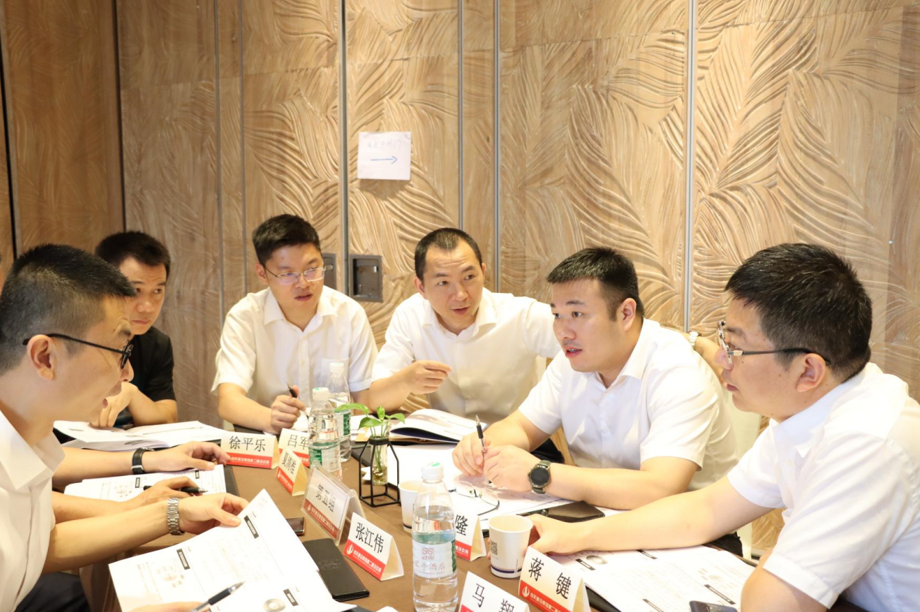2021年6月25日-26日，EVO视讯官方二建组织开展了2021年中高层主管执行力培训。本次培训特邀清华、北大、上海交大总裁班讲师，中国企业家协会特聘高级讲师许晋老师进行授课。